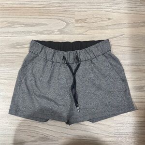 Lululemon On The Fly Short *2.5" Woman’s Size 6